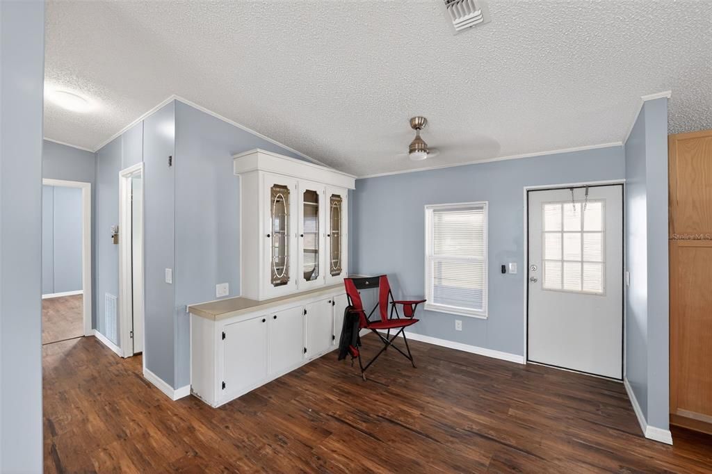 For Sale: $149,000 (2 beds, 2 baths, 1154 Square Feet)