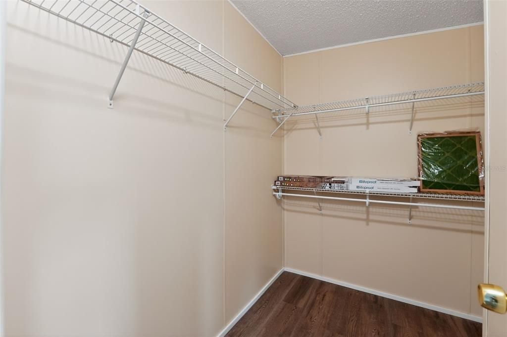 For Sale: $149,000 (2 beds, 2 baths, 1154 Square Feet)
