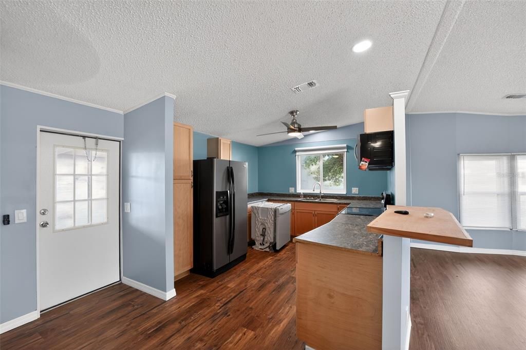 For Sale: $149,000 (2 beds, 2 baths, 1154 Square Feet)