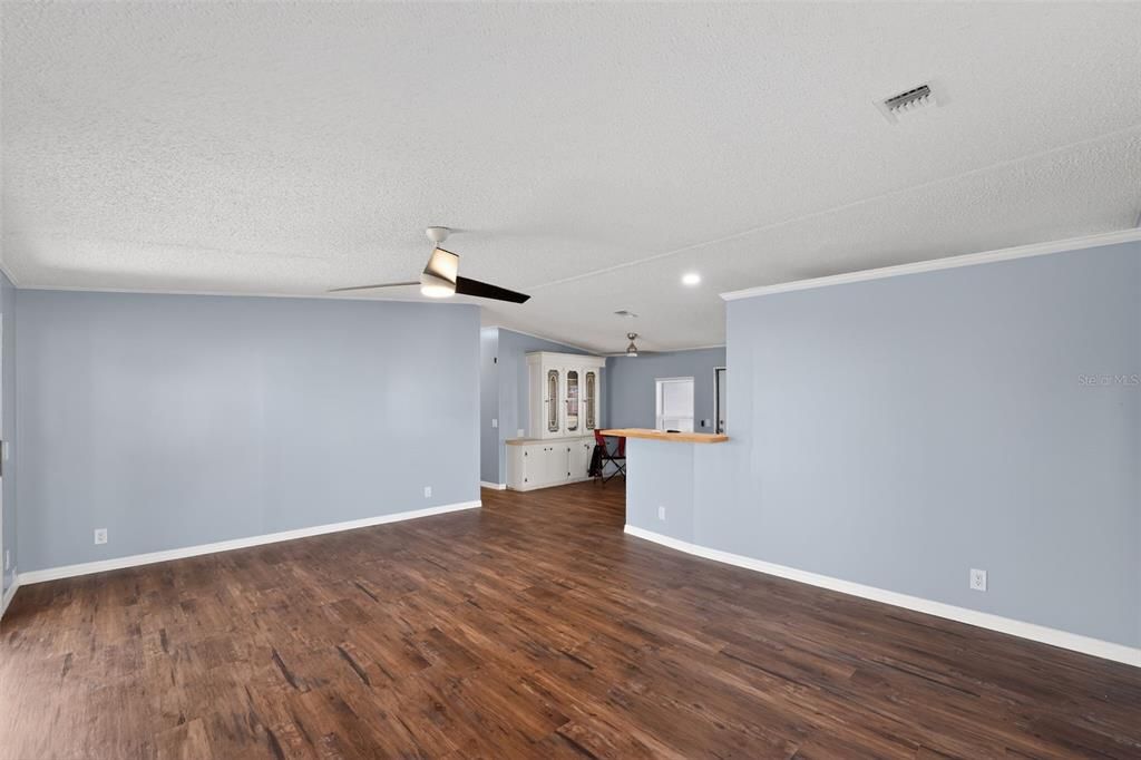 For Sale: $149,000 (2 beds, 2 baths, 1154 Square Feet)