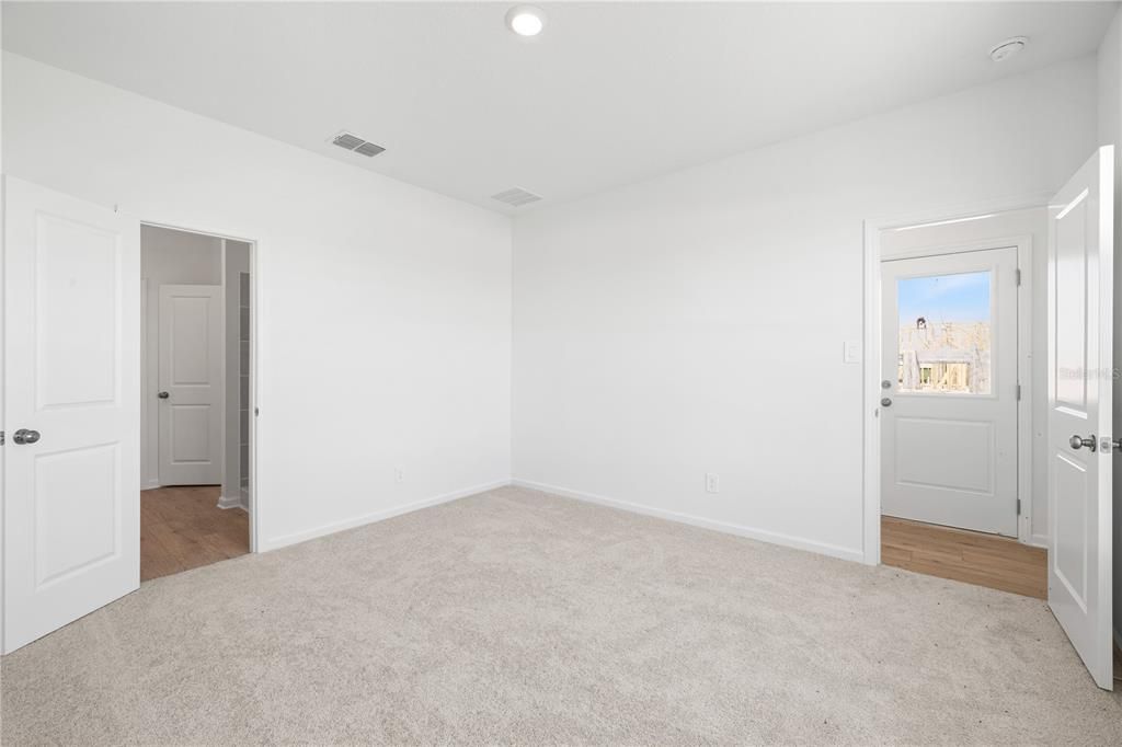 В аренду: $3,300 (5 спален, 3 ванн, 2601 Квадратных фут)