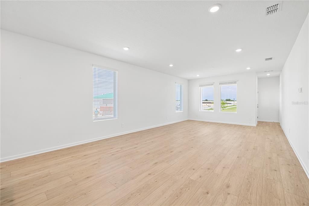 В аренду: $3,300 (5 спален, 3 ванн, 2601 Квадратных фут)