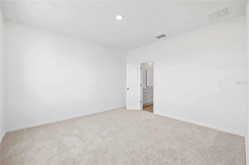 В аренду: $3,300 (5 спален, 3 ванн, 2601 Квадратных фут)