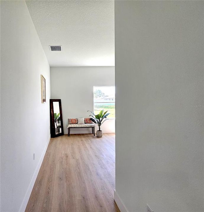 Activo con contrato: $320,000 (4 camas, 2 baños, 1903 Pies cuadrados)