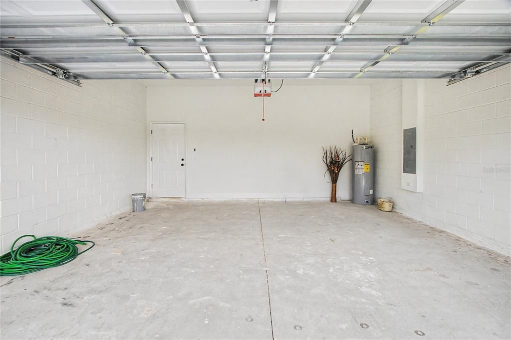 Activo con contrato: $320,000 (4 camas, 2 baños, 1903 Pies cuadrados)