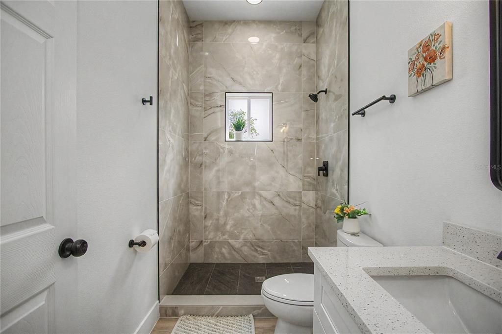 Activo con contrato: $320,000 (4 camas, 2 baños, 1903 Pies cuadrados)
