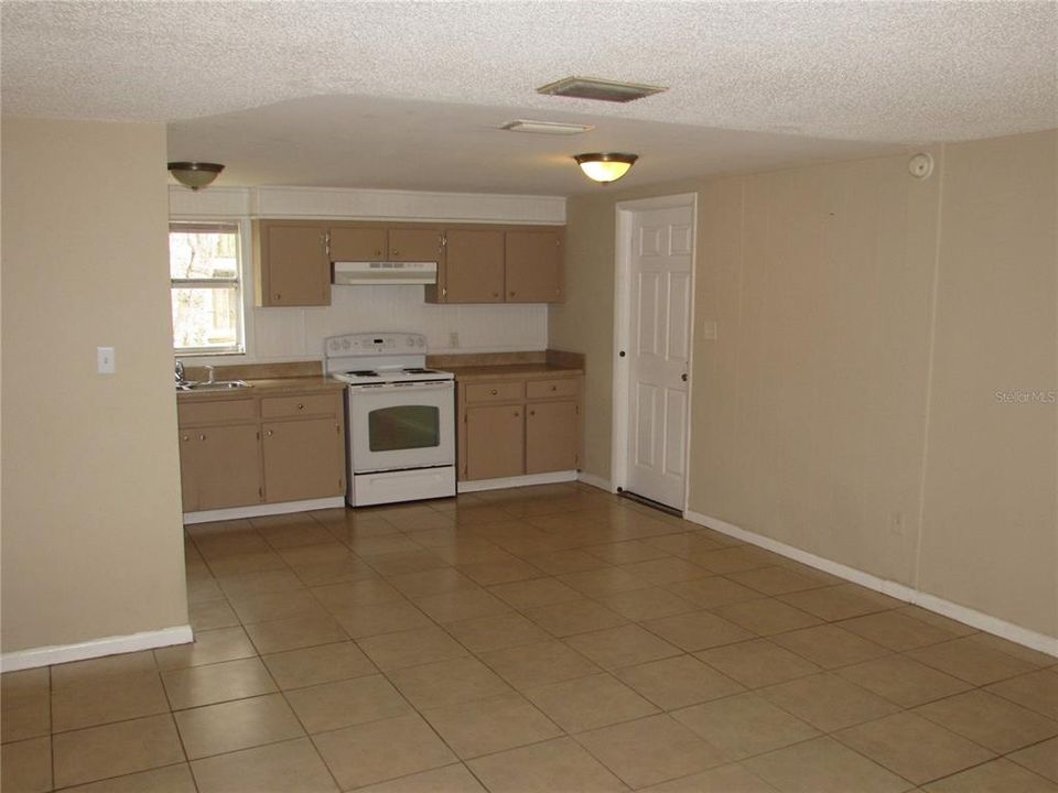 For Rent: $1,750 (3 beds, 2 baths, 1040 Square Feet)