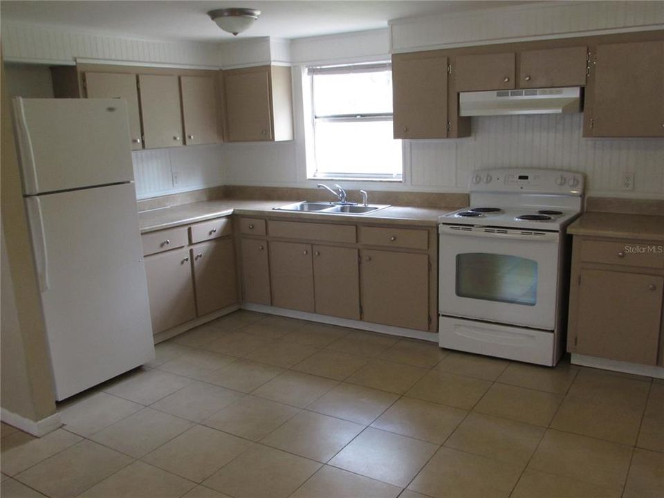 For Rent: $1,750 (3 beds, 2 baths, 1040 Square Feet)