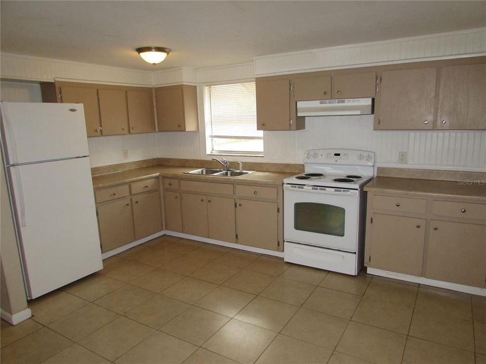 For Rent: $1,750 (3 beds, 2 baths, 1040 Square Feet)