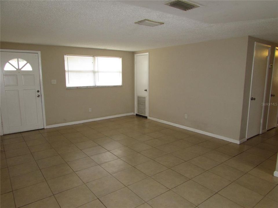 For Rent: $1,750 (3 beds, 2 baths, 1040 Square Feet)