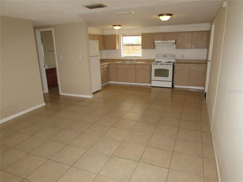 For Rent: $1,750 (3 beds, 2 baths, 1040 Square Feet)