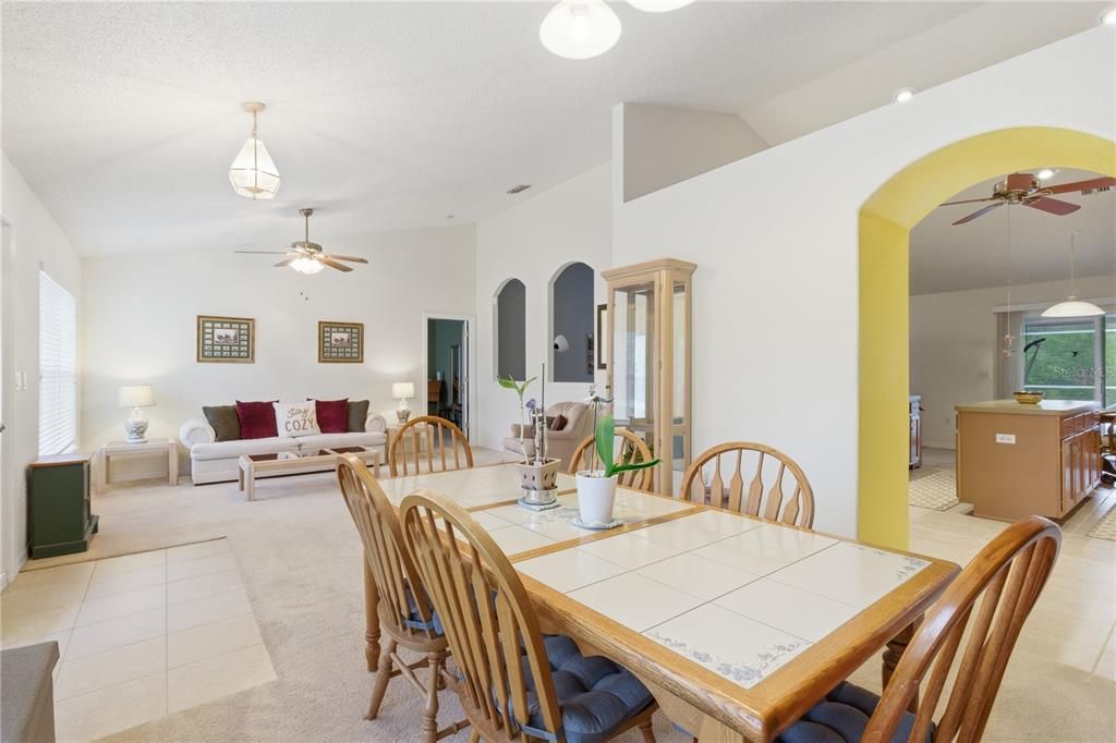 En Venta: $440,000 (3 camas, 2 baños, 1955 Pies cuadrados)