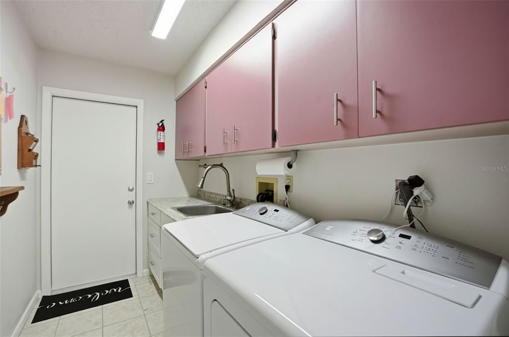 На продажу: $319,900 (3 спален, 2 ванн, 1799 Квадратных фут)
