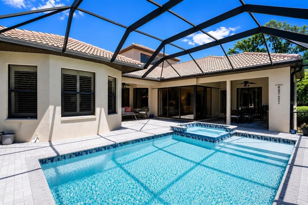Activo con contrato: $1,150,000 (4 camas, 3 baños, 3489 Pies cuadrados)