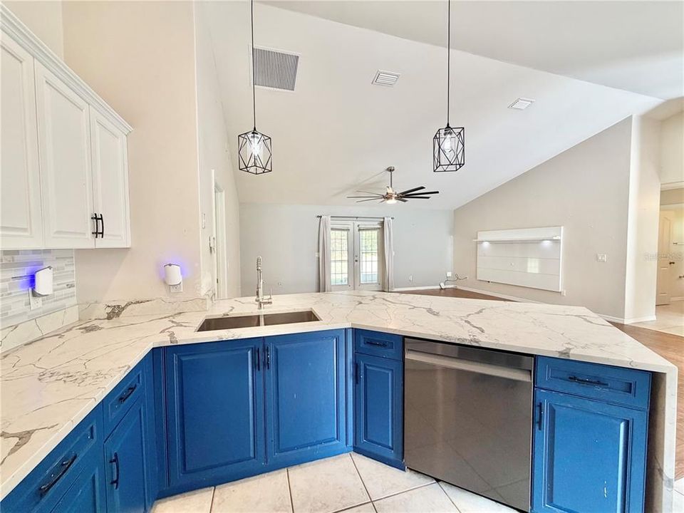 En Venta: $449,900 (3 camas, 2 baños, 1834 Pies cuadrados)