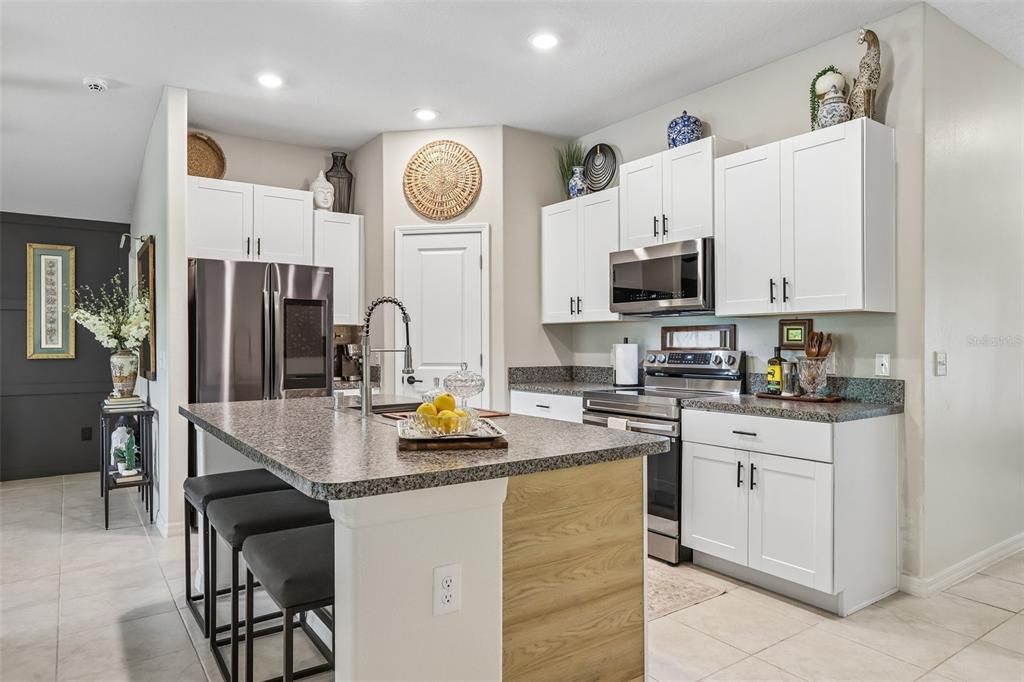 Active With Contract: $295,000 (3 beds, 2 baths, 1540 Square Feet)