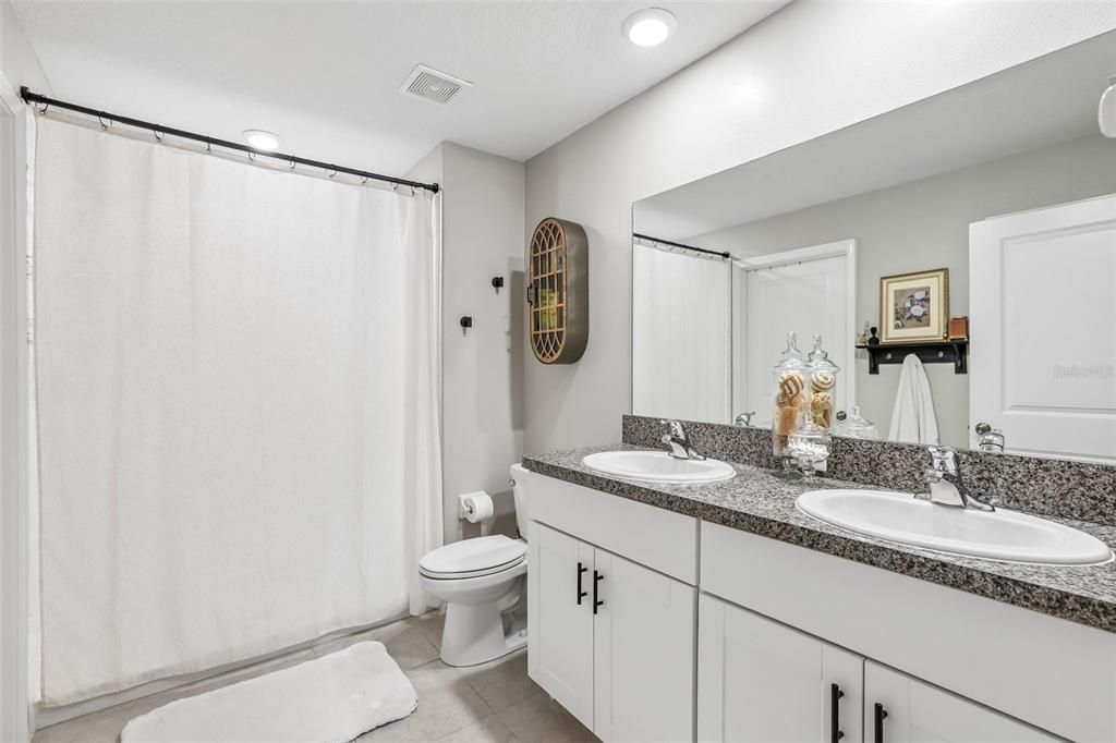 Active With Contract: $295,000 (3 beds, 2 baths, 1540 Square Feet)