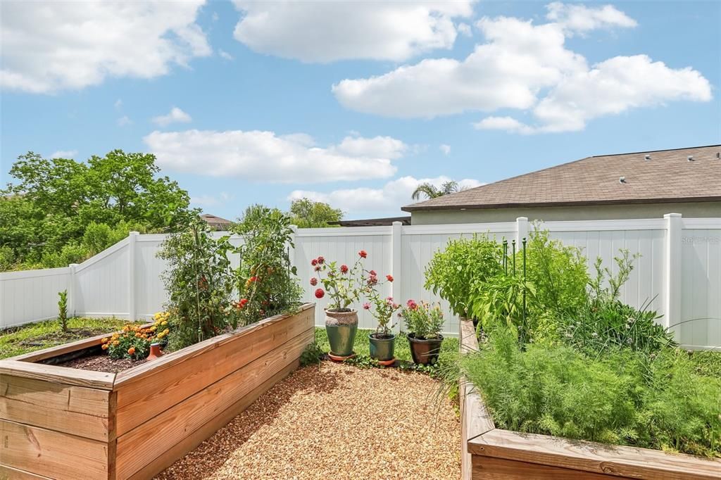 Active With Contract: $295,000 (3 beds, 2 baths, 1540 Square Feet)