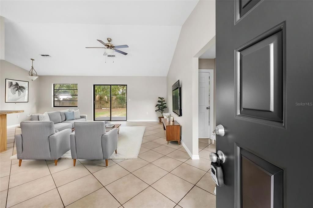 For Sale: $234,997 (3 beds, 2 baths, 1305 Square Feet)