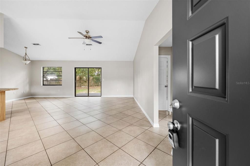 For Sale: $234,997 (3 beds, 2 baths, 1305 Square Feet)