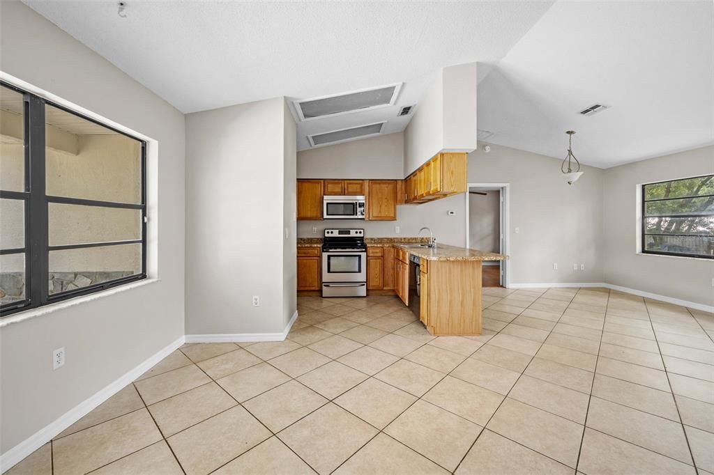 For Sale: $234,997 (3 beds, 2 baths, 1305 Square Feet)