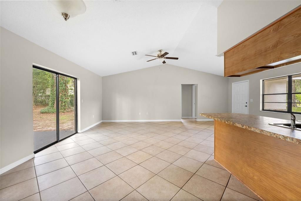 For Sale: $234,997 (3 beds, 2 baths, 1305 Square Feet)