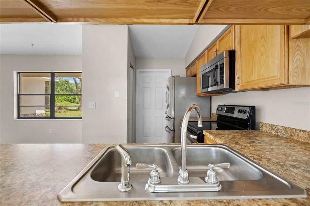 For Sale: $234,997 (3 beds, 2 baths, 1305 Square Feet)