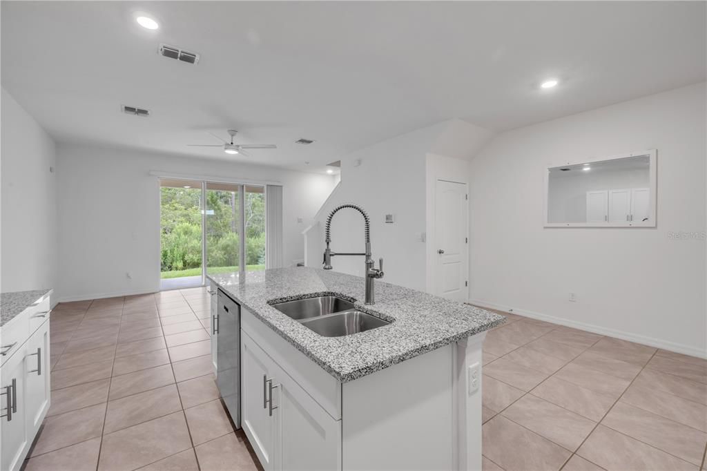 En Venta: $299,000 (3 camas, 2 baños, 1656 Pies cuadrados)