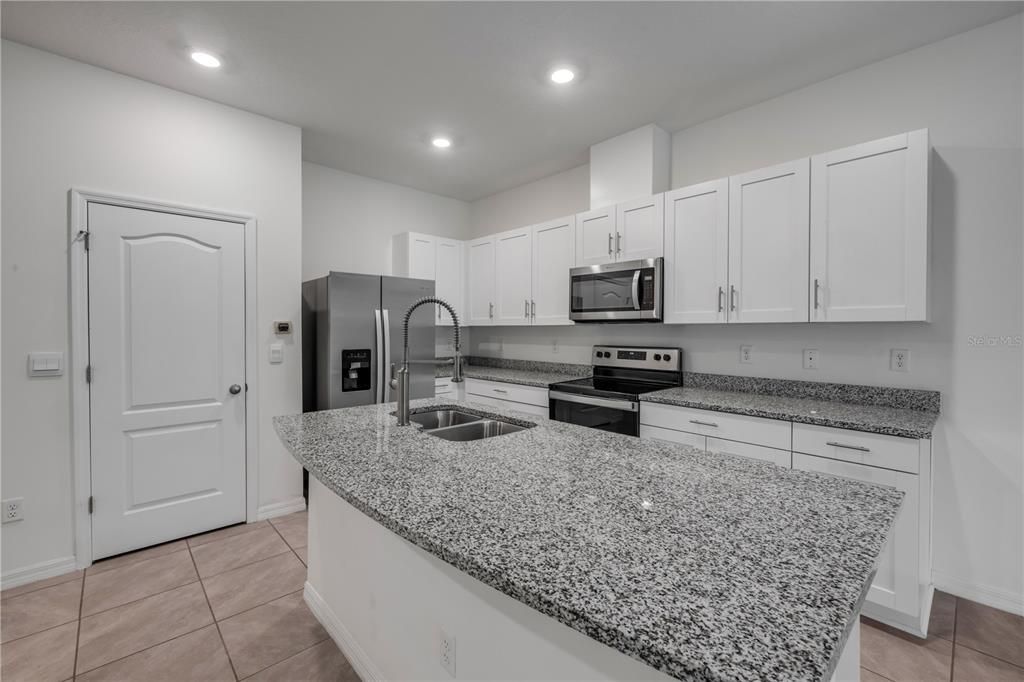 En Venta: $299,000 (3 camas, 2 baños, 1656 Pies cuadrados)