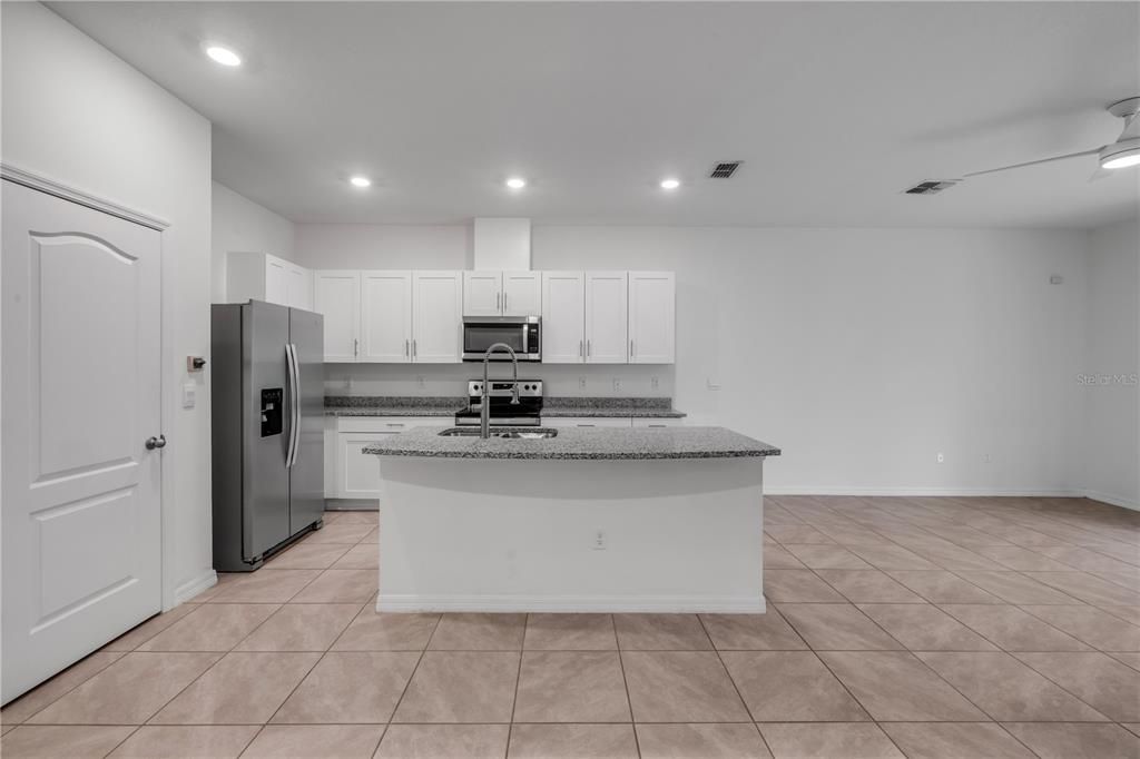 En Venta: $299,000 (3 camas, 2 baños, 1656 Pies cuadrados)