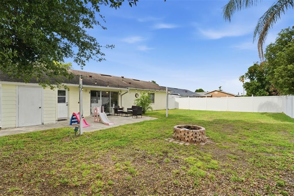 Activo con contrato: $325,000 (4 camas, 2 baños, 1224 Pies cuadrados)