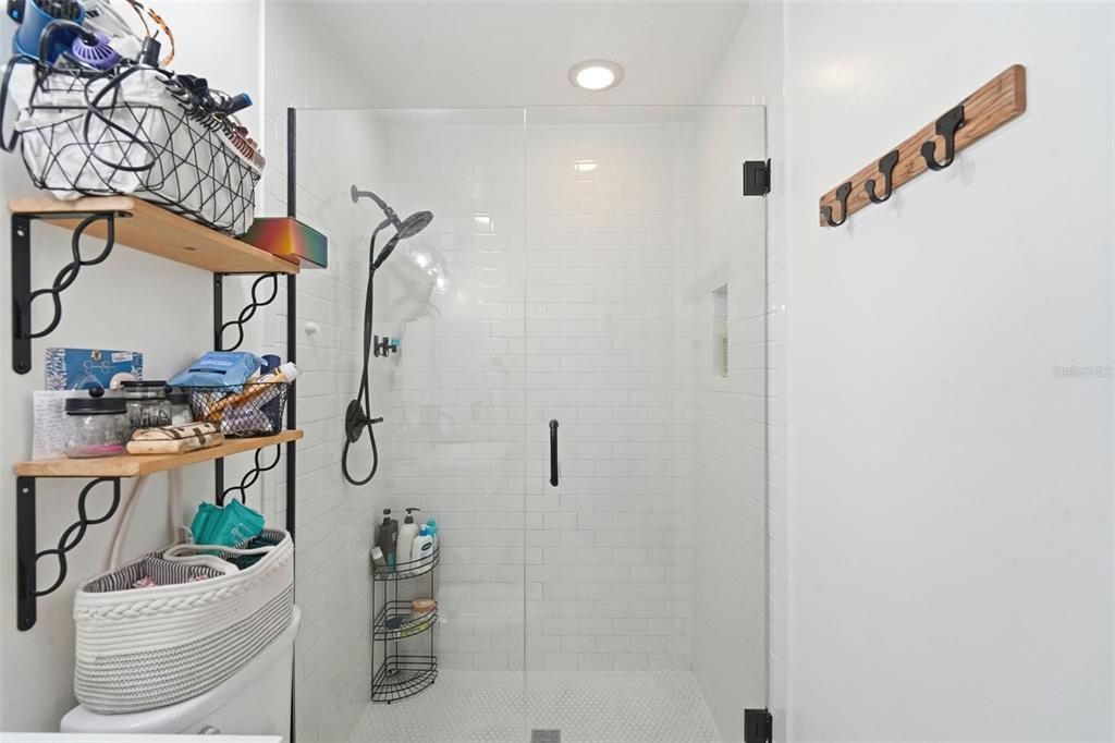 Activo con contrato: $325,000 (4 camas, 2 baños, 1224 Pies cuadrados)