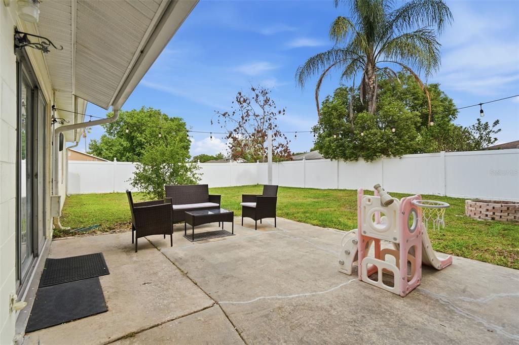 Activo con contrato: $325,000 (4 camas, 2 baños, 1224 Pies cuadrados)