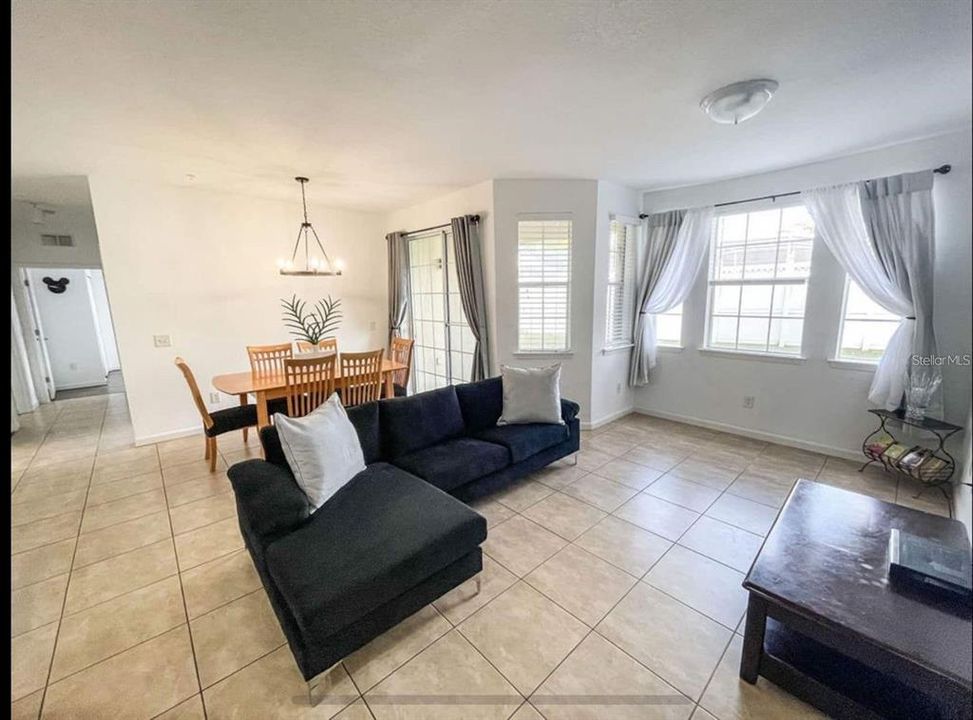 En Venta: $255,000 (4 camas, 2 baños, 1688 Pies cuadrados)