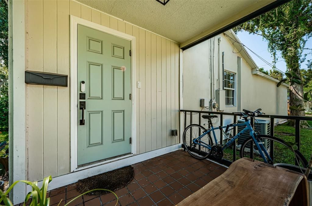 Active With Contract: $269,000 (2 beds, 1 baths, 724 Square Feet)
