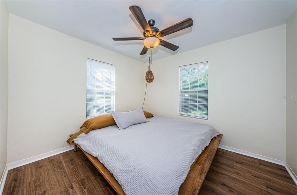 Active With Contract: $269,000 (2 beds, 1 baths, 724 Square Feet)