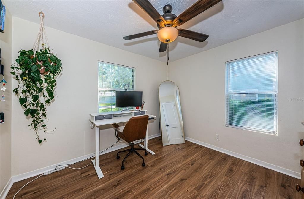 Active With Contract: $269,000 (2 beds, 1 baths, 724 Square Feet)