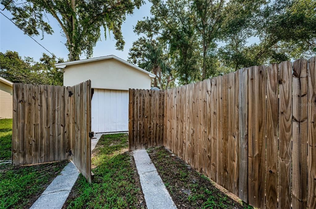 Active With Contract: $269,000 (2 beds, 1 baths, 724 Square Feet)