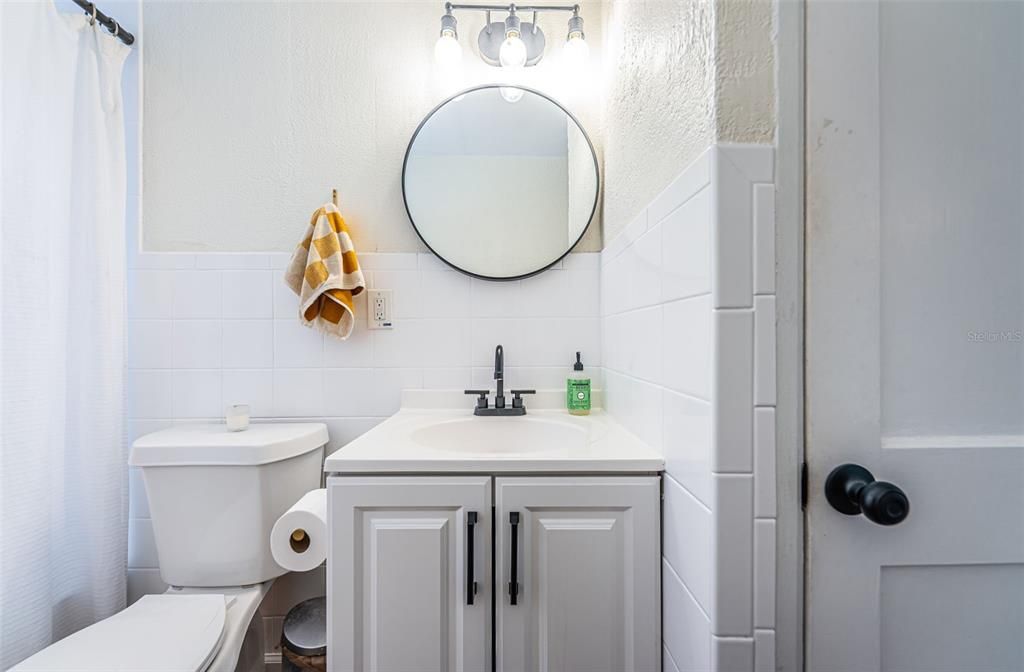 Active With Contract: $269,000 (2 beds, 1 baths, 724 Square Feet)