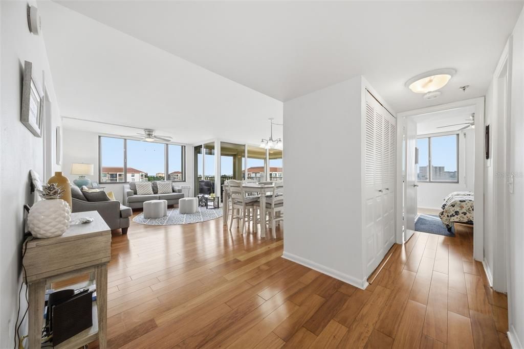 For Sale: $499,900 (2 beds, 2 baths, 1150 Square Feet)