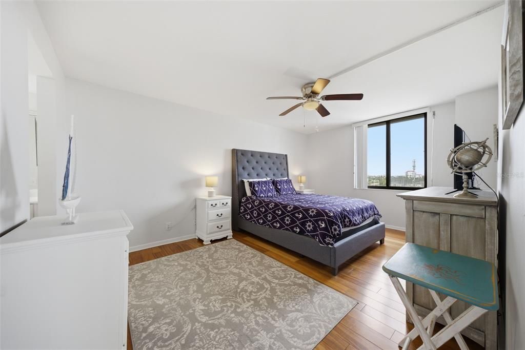 For Sale: $499,900 (2 beds, 2 baths, 1150 Square Feet)