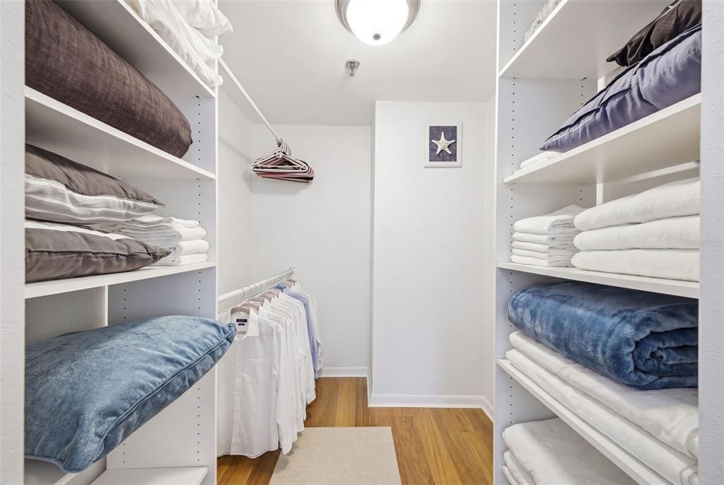 For Sale: $499,900 (2 beds, 2 baths, 1150 Square Feet)