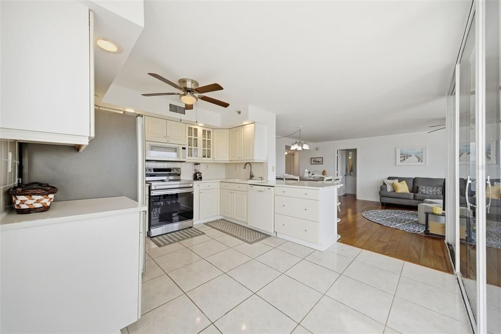 For Sale: $499,900 (2 beds, 2 baths, 1150 Square Feet)