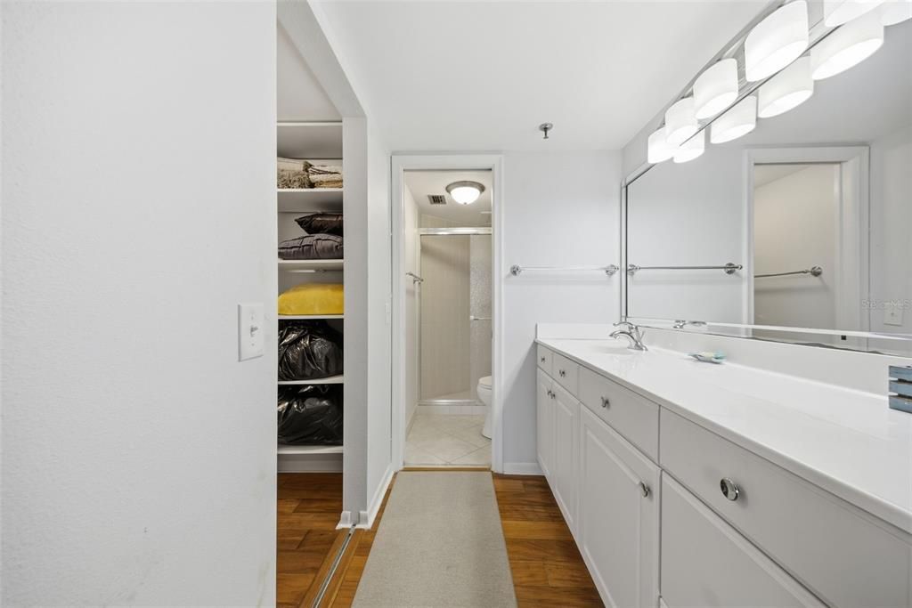 For Sale: $499,900 (2 beds, 2 baths, 1150 Square Feet)