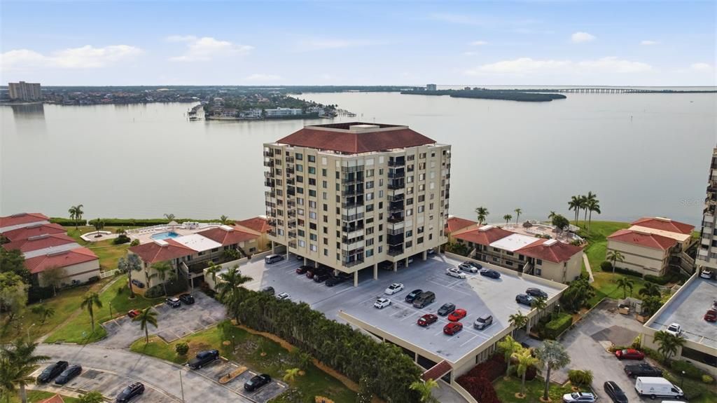 For Sale: $499,900 (2 beds, 2 baths, 1150 Square Feet)