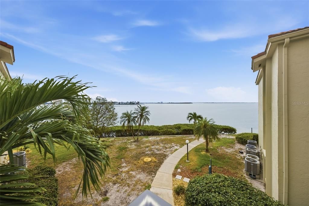For Sale: $499,900 (2 beds, 2 baths, 1150 Square Feet)