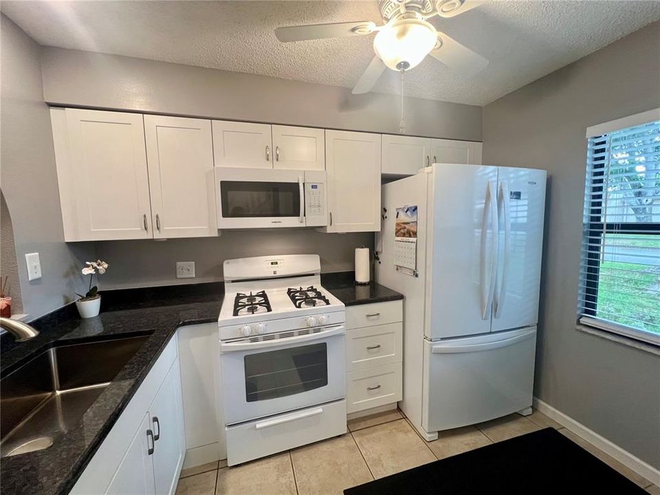 En Venta: $164,900 (2 camas, 2 baños, 886 Pies cuadrados)