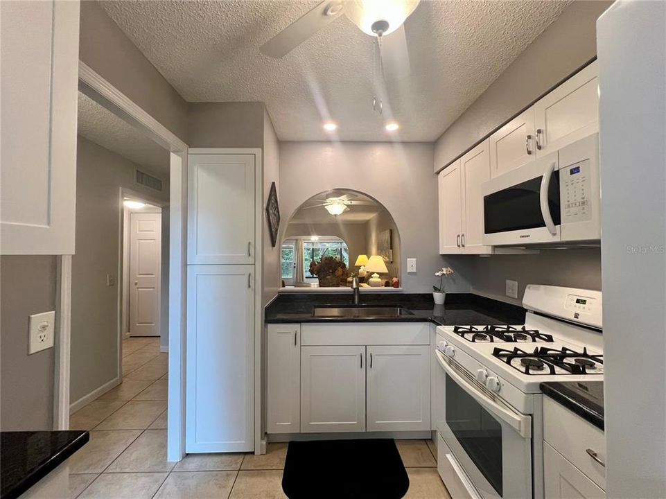 En Venta: $164,900 (2 camas, 2 baños, 886 Pies cuadrados)
