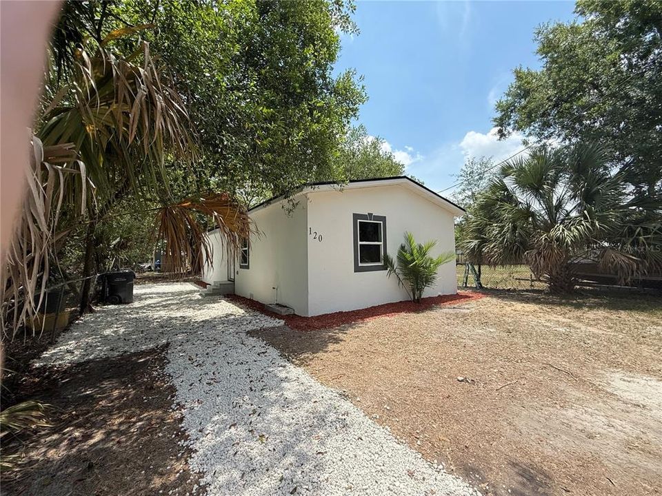 For Sale: $240,000 (3 beds, 2 baths, 1000 Square Feet)