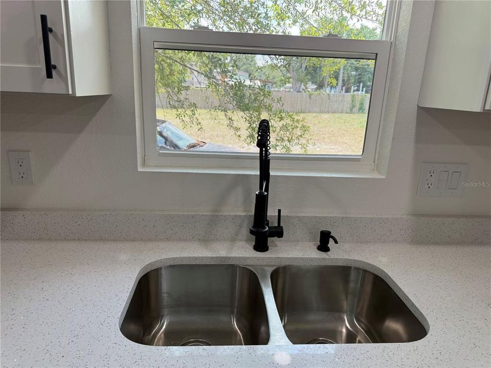 For Sale: $240,000 (3 beds, 2 baths, 1000 Square Feet)